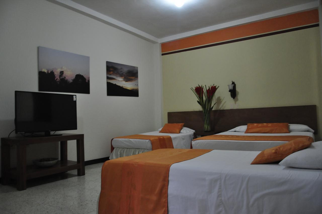 Hotel Valdivia Plaza Jardín Esterno foto