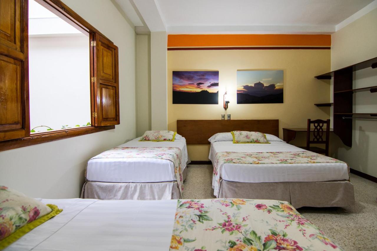 Hotel Valdivia Plaza Jardín Esterno foto