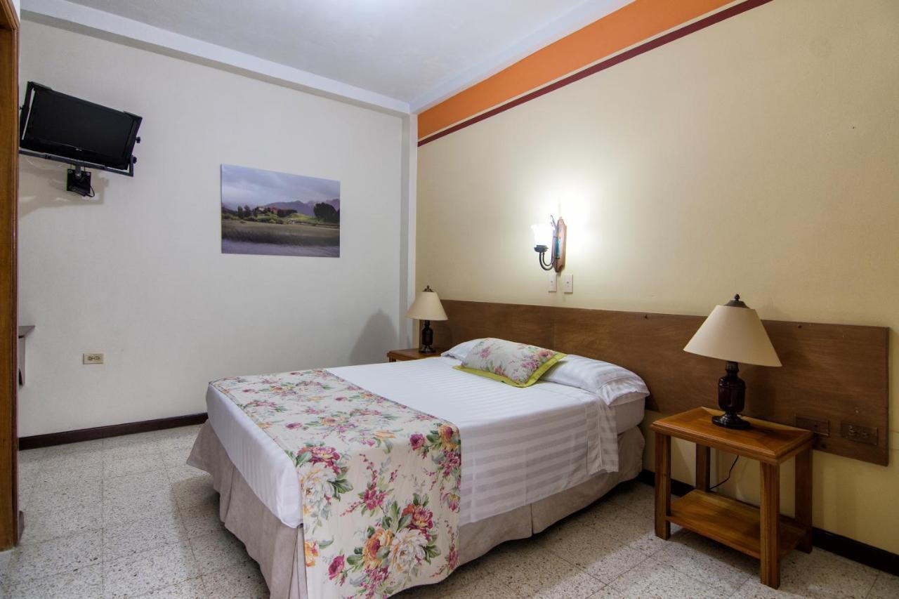 Hotel Valdivia Plaza Jardín Esterno foto