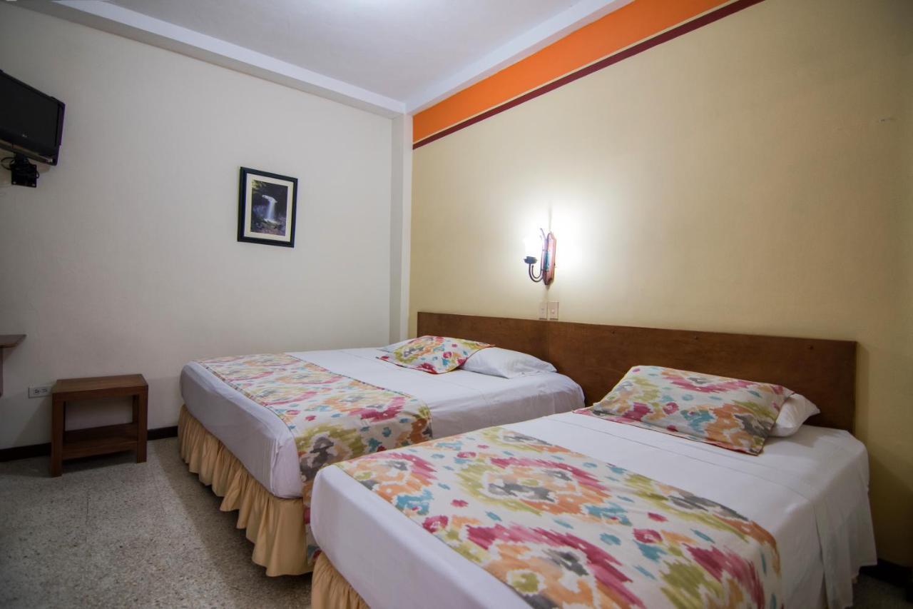 Hotel Valdivia Plaza Jardín Esterno foto